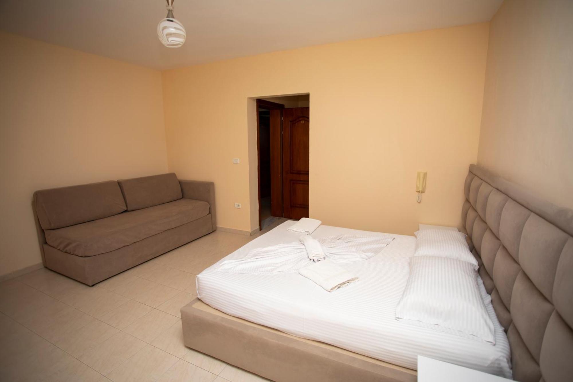 Hotel Sunrise Golem  Esterno foto